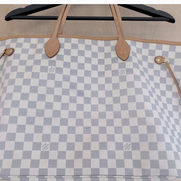 Louis Vuitton GM Neverfull Gray and Cream Checkered Tote - Picture 7 of 16